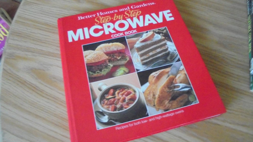 Step-by-Step Microwave Cookbook by Better Homes and Gardens Editors  hc