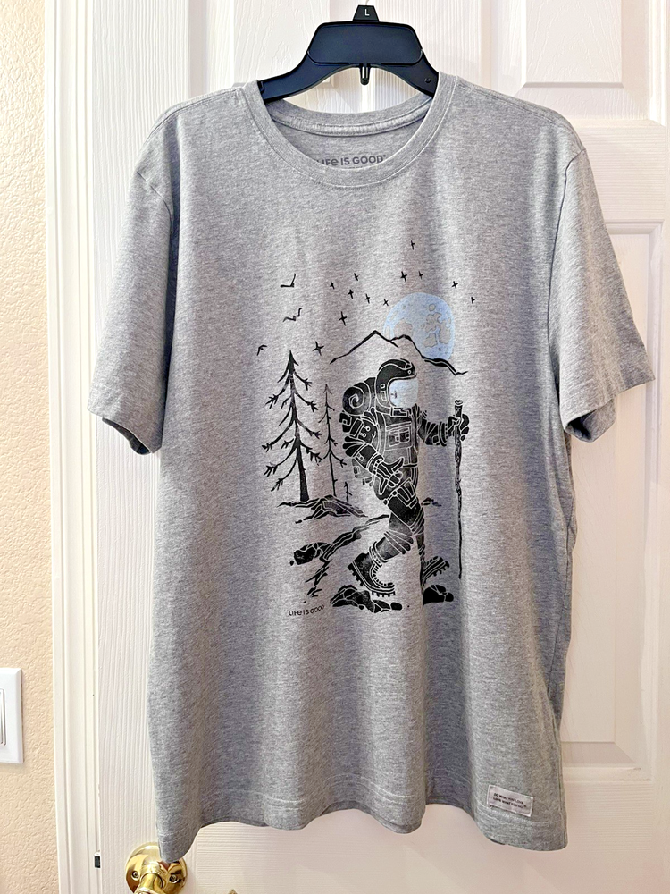 LIFE IS GOOD Short Sleeve Crusher Tee T-Shirt Men’s Large Gray Hiking Astronaut