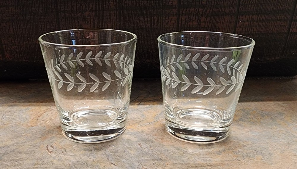 Vintage  Etched Laurel Leaf Glass 3