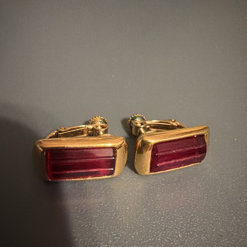 Stunning Vtg NAPIER Gold Tone Red Rectangular Screw On Earrings SIGNED 3/4