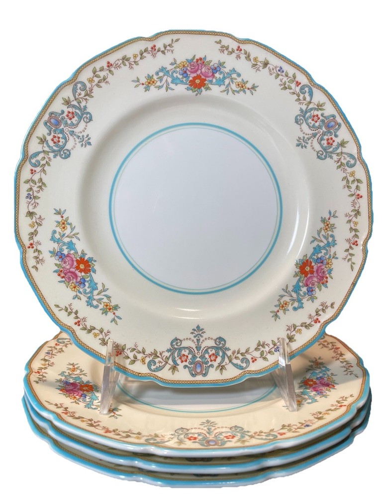 FREE SHIPPING 4 Vintage Royal Doulton PEMBROKE V1672 Salad Plates 8-1/4” Round