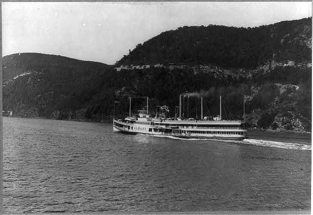 Photo:Hudson river steamboat, Albany