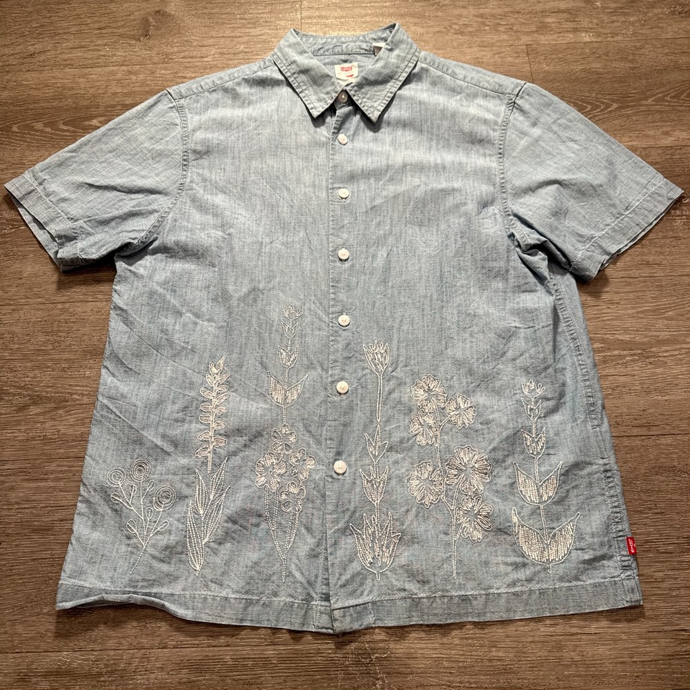 Levis Shirt Womens Medium Blue Denim Chambray Floral Button Short Sleeve Western