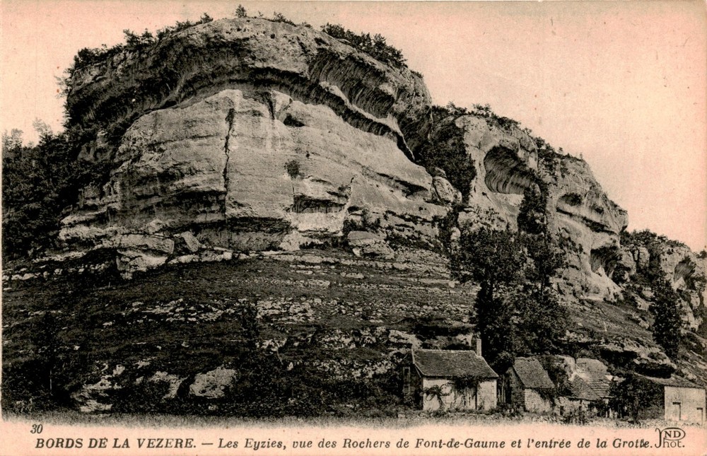 BORDS DE LA VEZERE, Les Eyzies, Rochers de Font-de-G Postcard