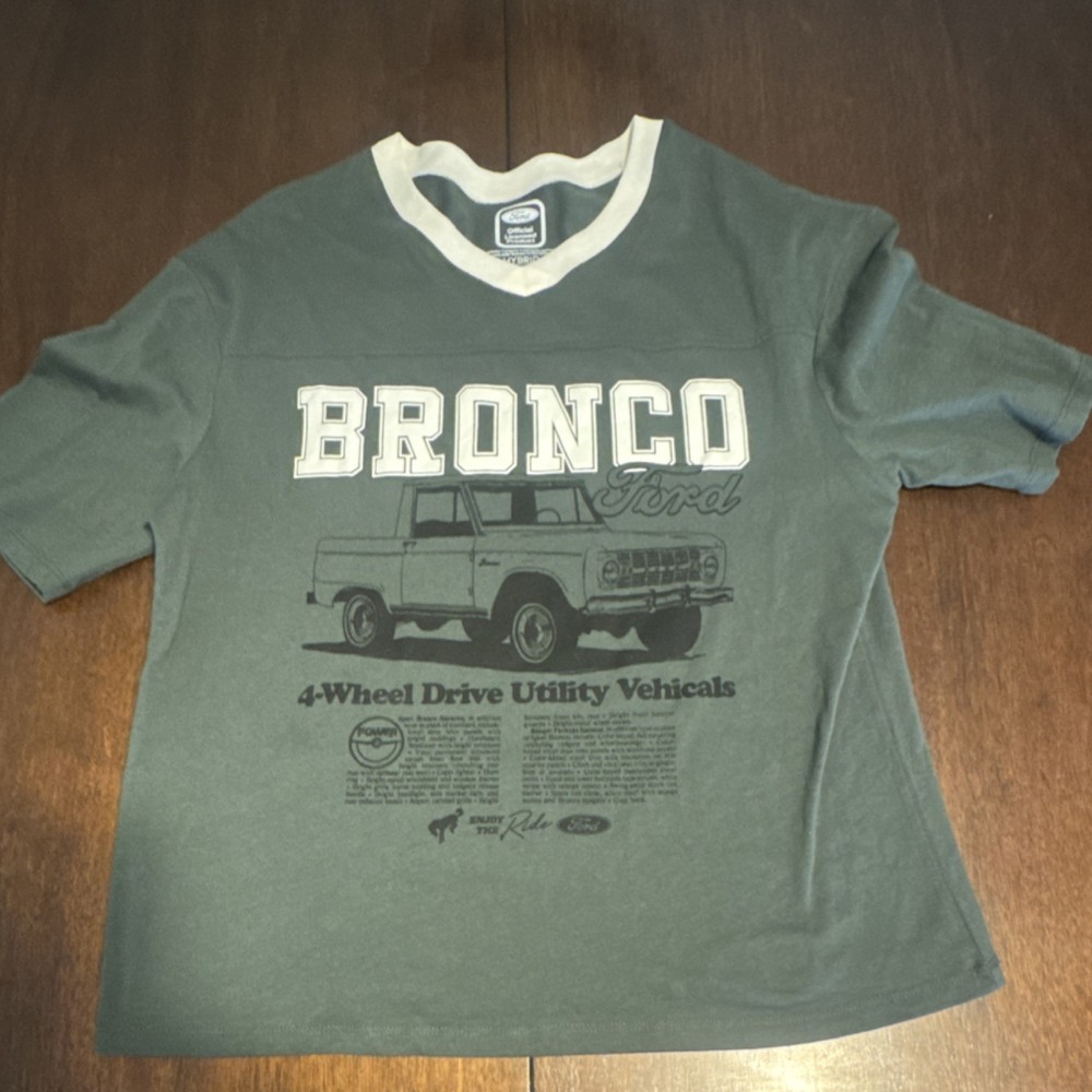 Ford Bronco Graphic Green V-Neck women’s  Jersey T-Shirt Hybrid Apparel M (8-10)
