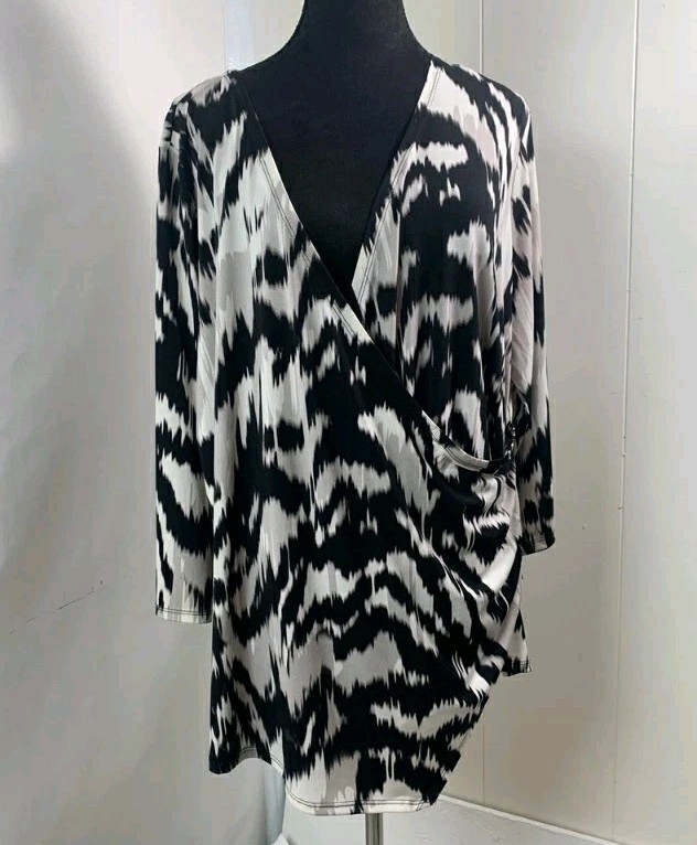 Jennifer Lopez Size 1X Black & Gray 3/4 Sleeve Blouse Ruching at Side