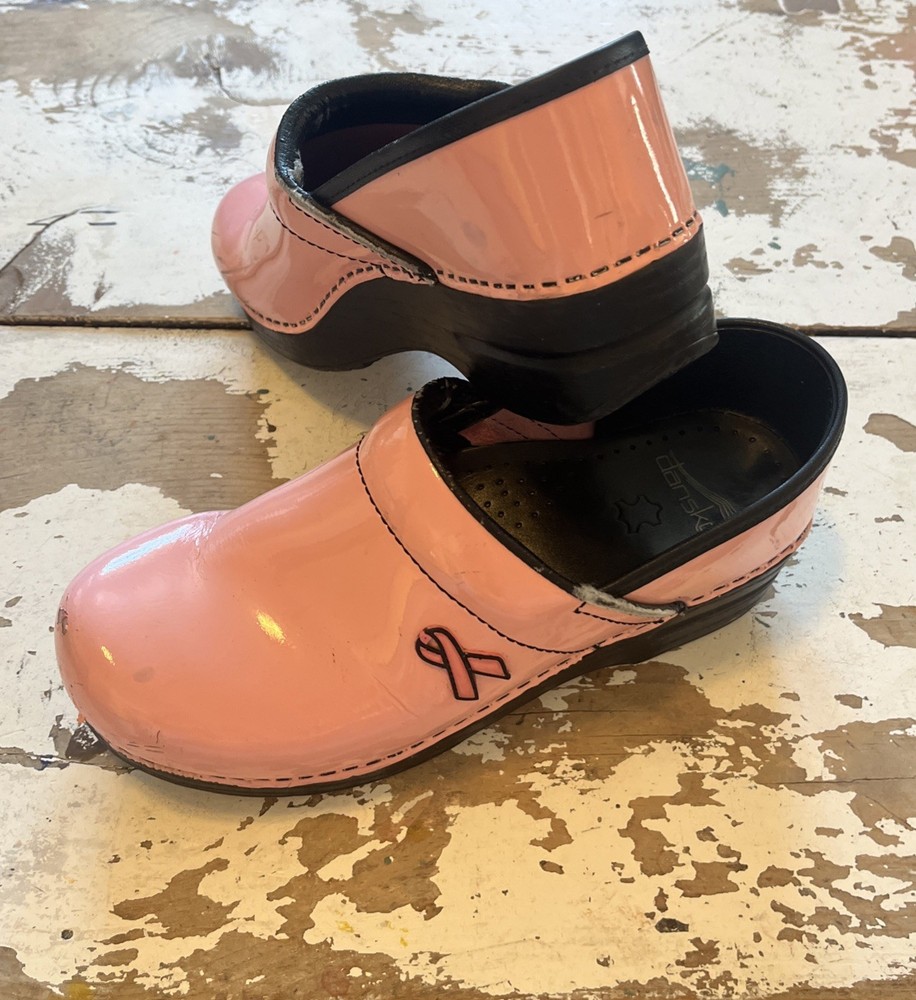 DANSKO Pink Patent Leather Ribbon Breast Cancer  Clogs Women’s Sz 39