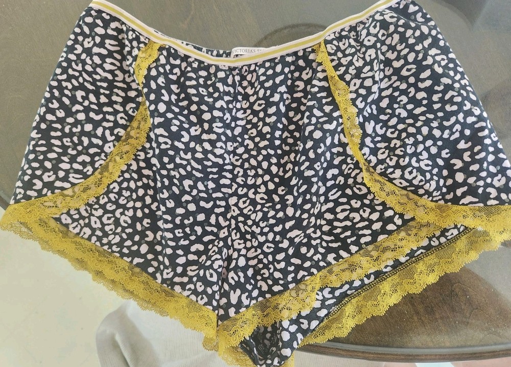 Victoria's Secret Sleep Shorts Womens M White Black Gold Mix Cotton Lace Preppy