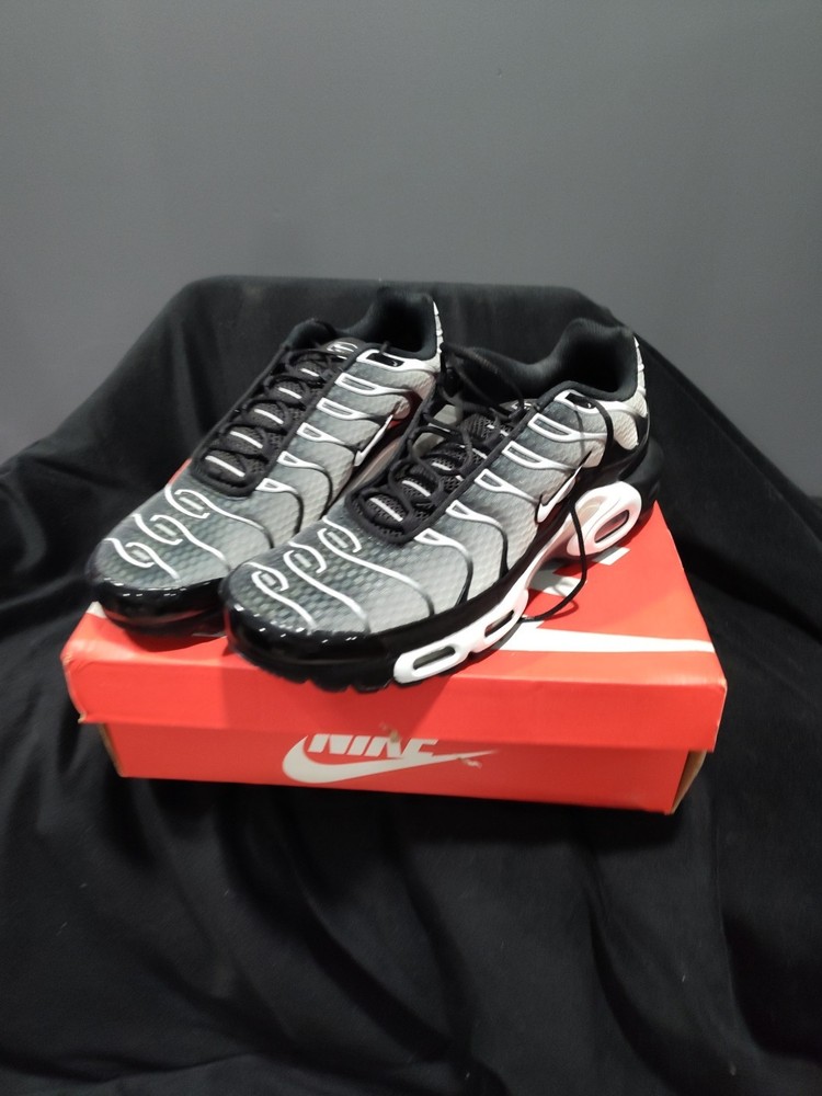 Nike Air Max Plus Black White Metallic Silver DM0032-003 Size 11
