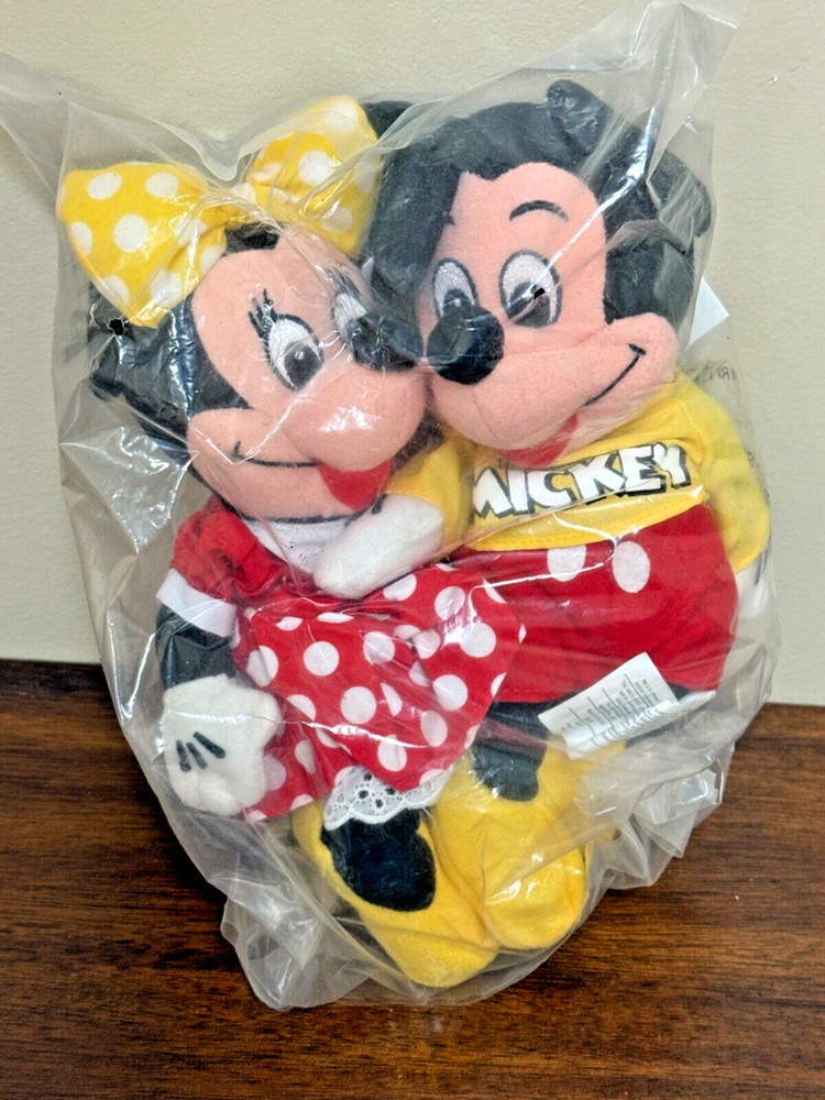 Vintage Disney store Bean Bag Plush Valentines Mickey & Minnie NWT Sealed