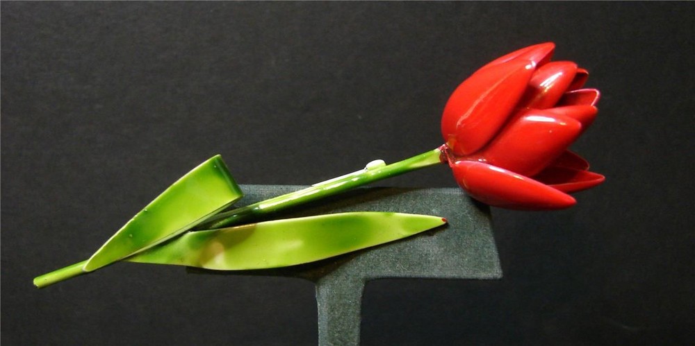 Vintage Retro Red Enamel Metal Tulip Bud Flower Pin Brooch