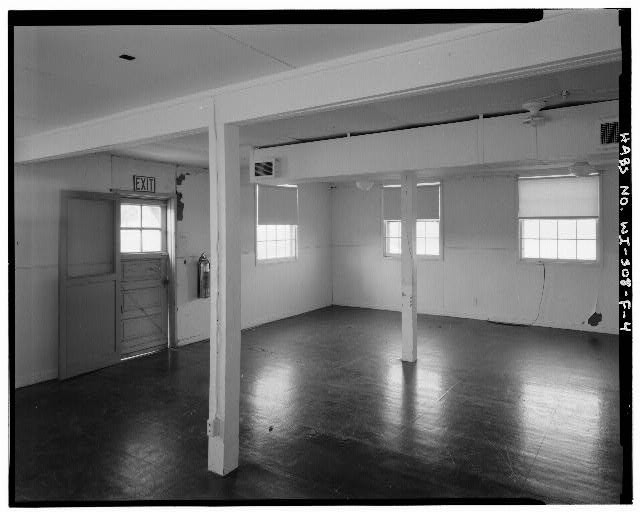 4. INTERIOR VIEW DAYROOM, NORTH ROOM, SHOWING POSTS BEAMS - Fort McCoy,