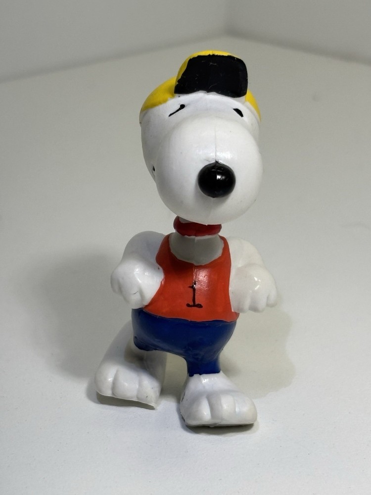 Snoopy Vintage 1958-1966 PVC Figure Running Peanuts United Feature Syndicate!!!!