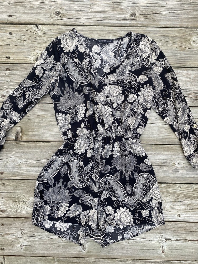 Women's Floral Romper Shorts Long Sleeve Size Small Black White Floral Print