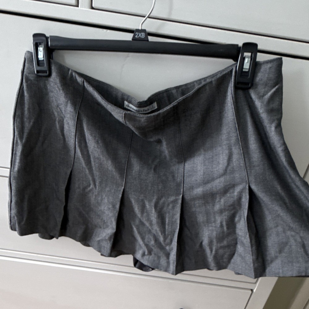Abercrombie & Fitch Gray Herringbone Pleated Mini Skirt Size L Women’s