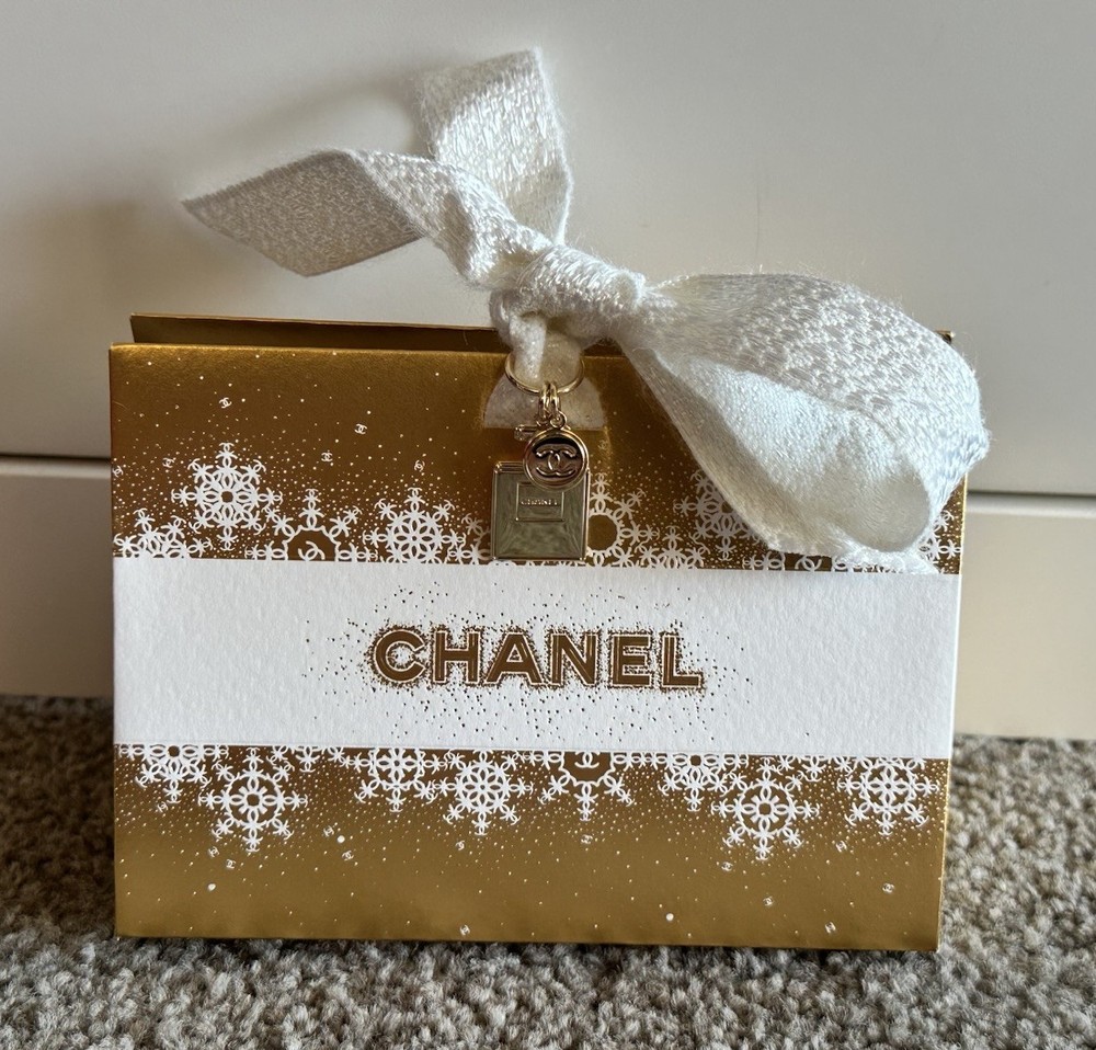 Chanel Mini Paper Gift Bag with No 5 Perfume Charm Luxury VIP Packaging
