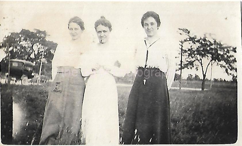 FOUND FAMILY PHOTOGRAPH Black  + White VINTAGE Original 45 40 C