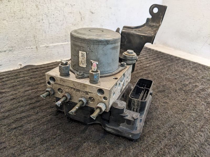 2020 Nissan Kicks ABS Anti-Lock Brake Pump Module Assembly OEM