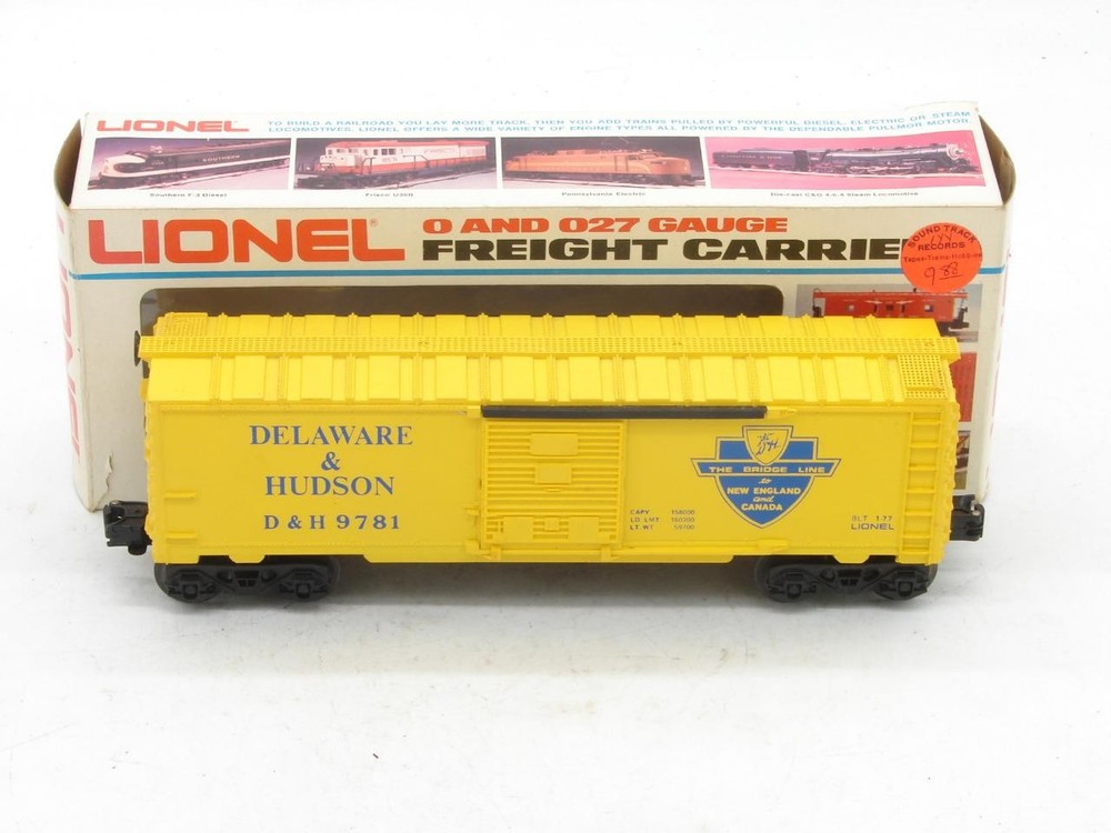 Lionel O Gauge MPC Era 6-9781 Delaware & Hudson Box Car with Box Yellow