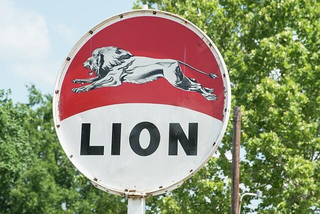 Photo:East Texas 2014 Lion Gas Station Sign Roadside
