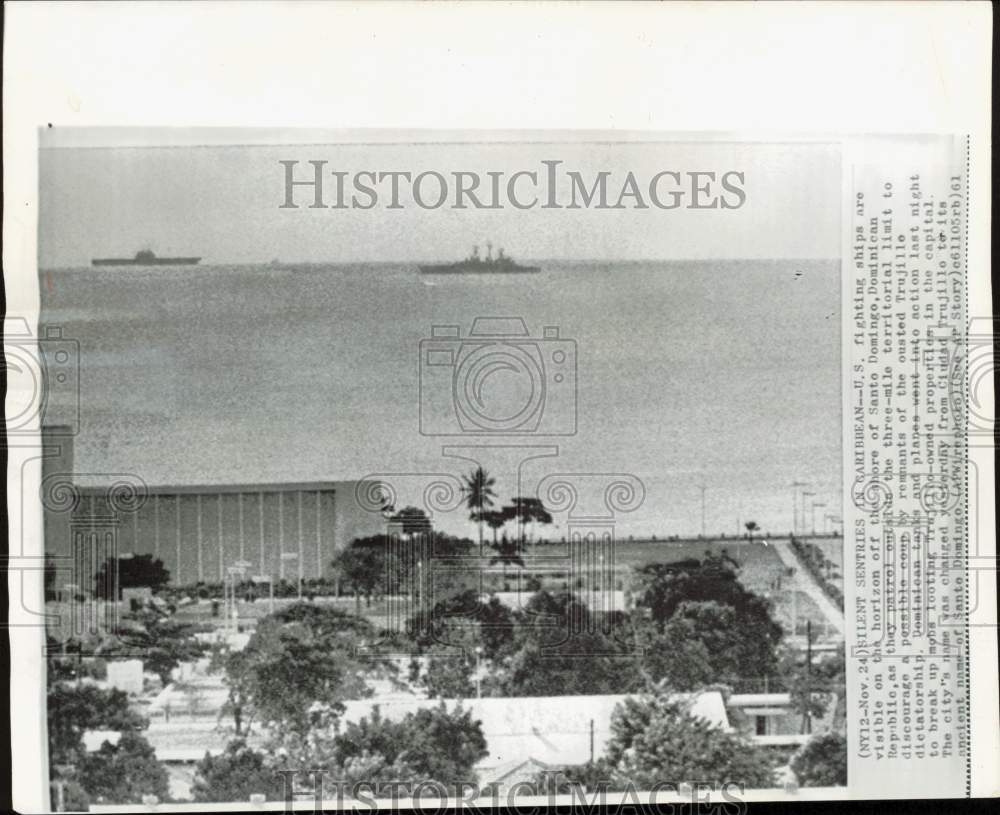 1961 Press Photo United States fighting ships patrol off shore of Santo Domingo