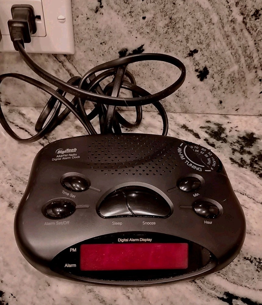 DigiTech AM/FM Radio with Digital Alarm Clock Battery Backup Sleep Snooze Function