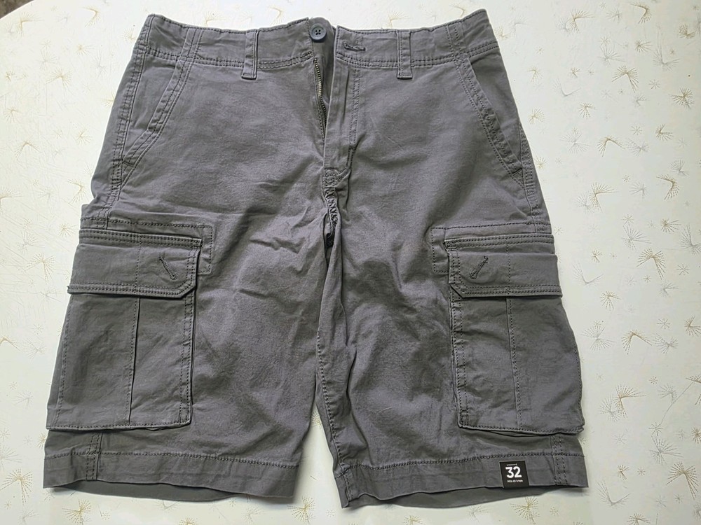 Urban Pipeline Superflex Cargo Shorts Men Size 32 Gray Hits At Knee Flat Front