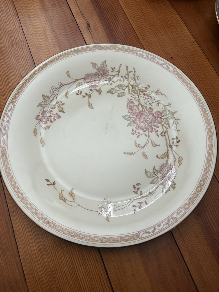 Royal Doulton Lisette Dinner Plate 10.5” Bone China England Excellent H5082