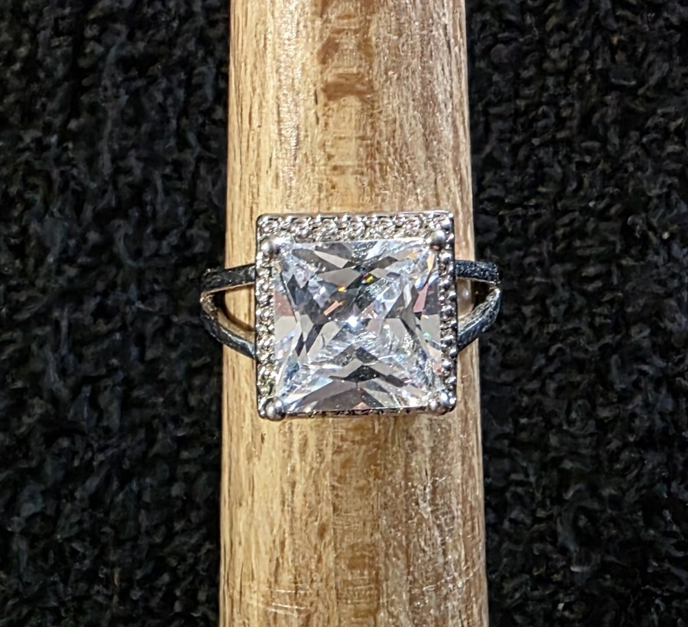 Womans Cocktail Ring Size 5 Jewelry