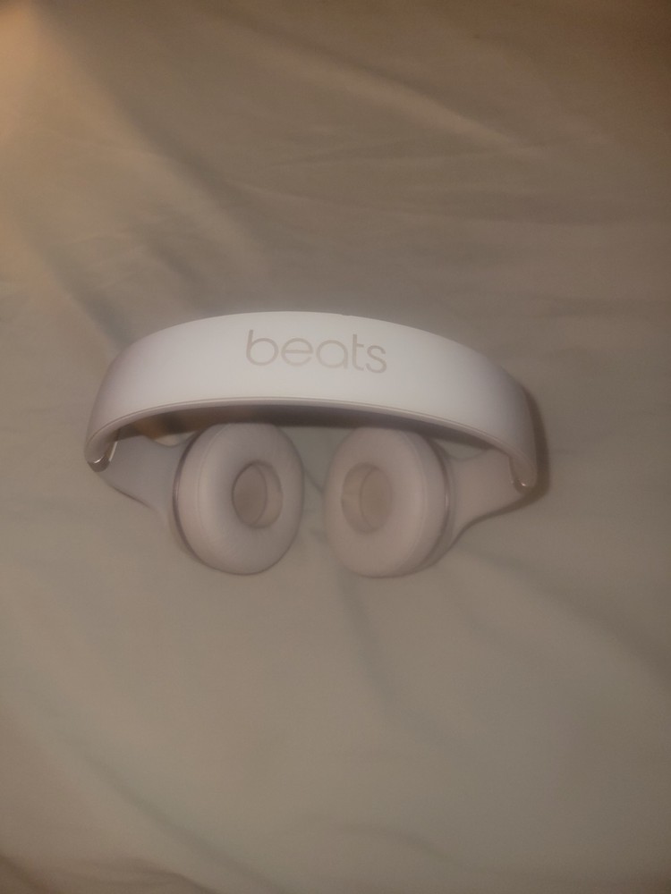 Rose gold Beats By Dre Wireless Headphone Set In Excellent Condition!!!