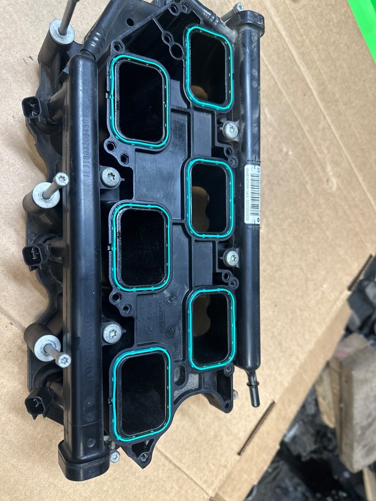 RAM pro máster/ grand  3.6 mopar Intake Manifold With Fuel Injectors, 05281802AA