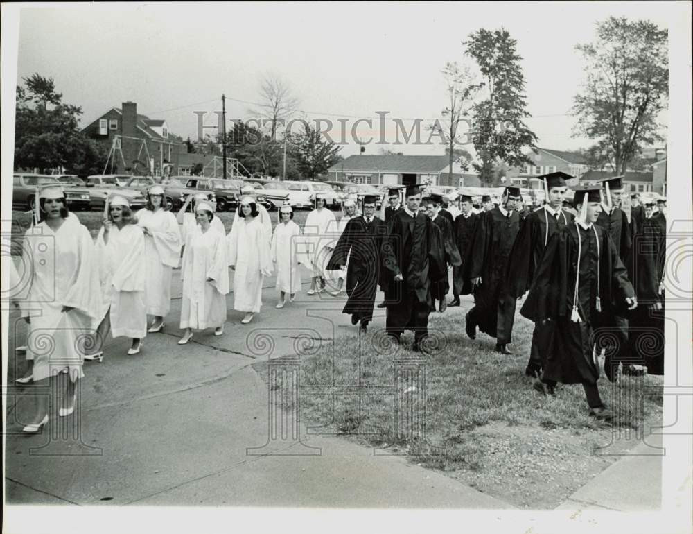 1967 Press Photo Students during graduation ceremonies at Middleburg High School