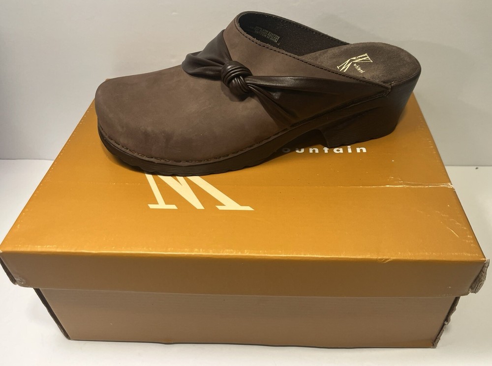 White Mountain Millicent Brown Bow Suede Leather Clogs Size 8M Bulgaria New