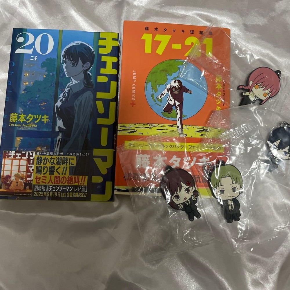 New Chainsaw Man Volume 20 + Tatsuki Fujimoto short story collection (17-21) +