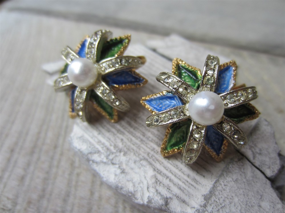 Vintage ART Arthur Pepper Rhinestone Enamel Pearl FLOWER Dome Clip EARRINGS