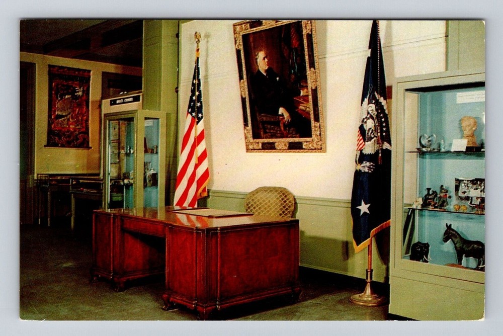 Hyde Park NY-New York, President Franklin Roosevelts Desk, Vintage Postcard