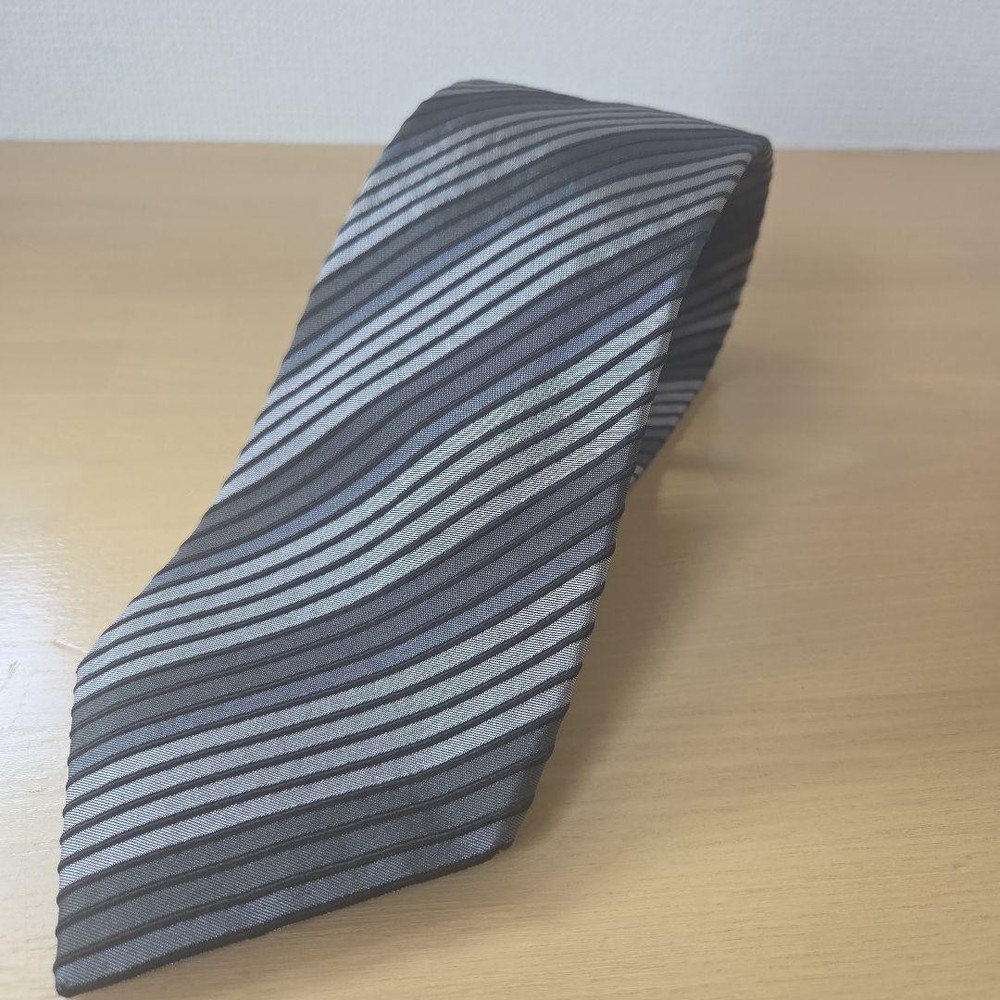 GUCCI Necktie Tie All over Striped pattern Made in Italy 100% Silk Men's Gray