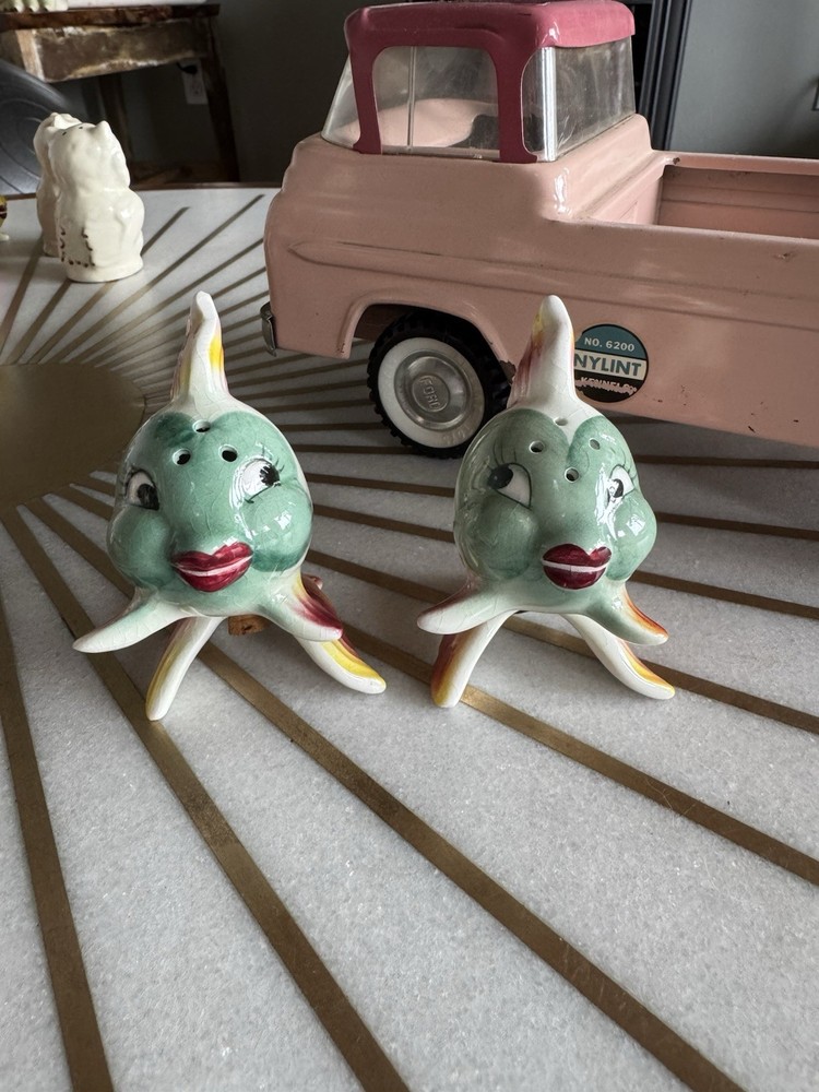 Anthropomorphic Green Fish Japan PY Salt And Pepper