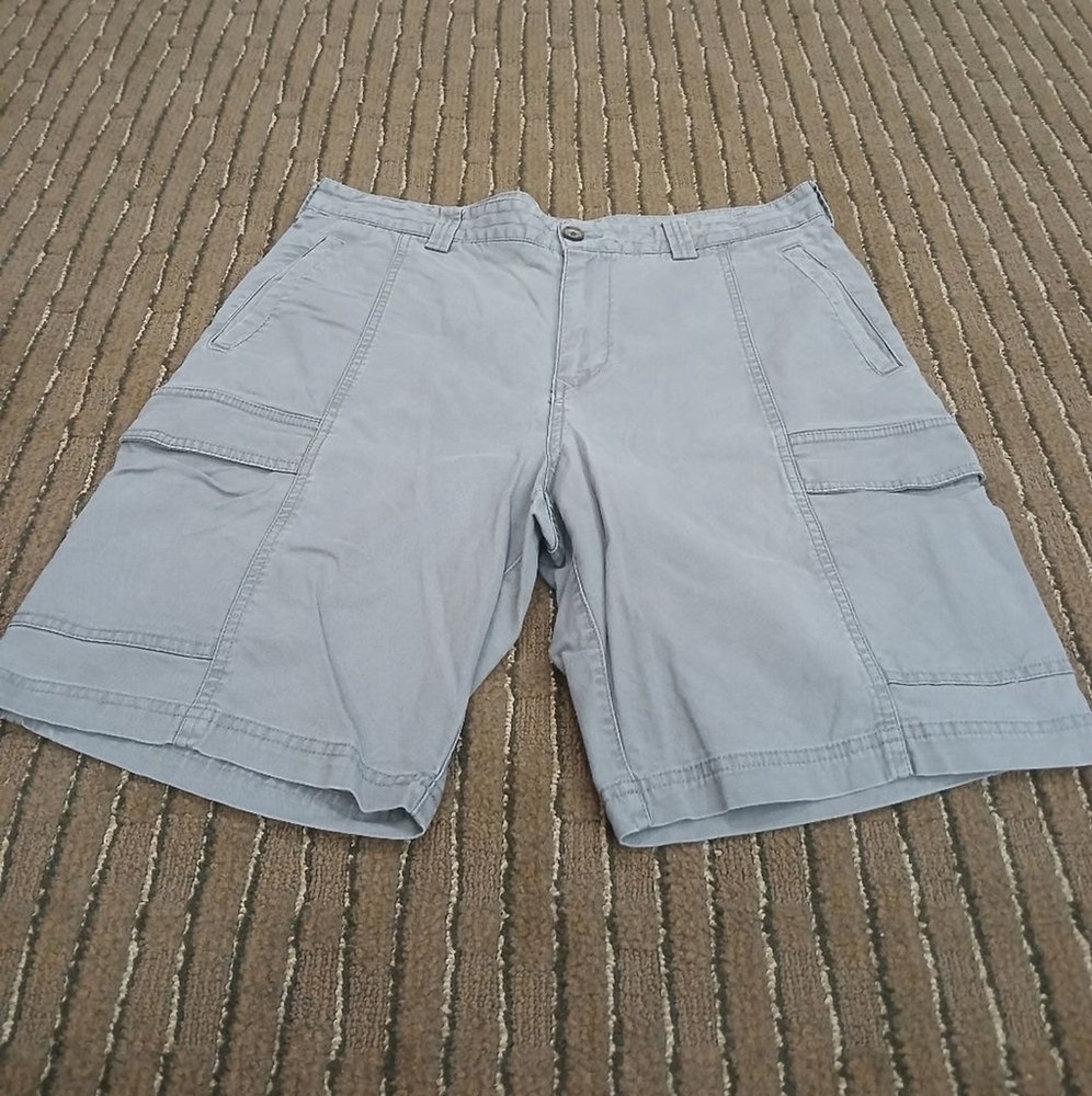 Tommy Bahama Light Gray Casual Cargo Shorts Men's Size 34 Beach Preppy Vacation