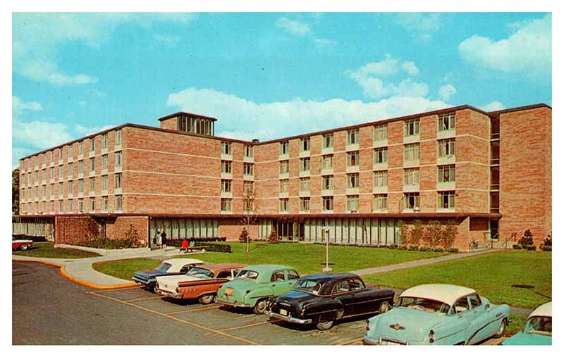 Postcard BUILDING SCENE Valparaiso Indiana IN m/09 AQ3984