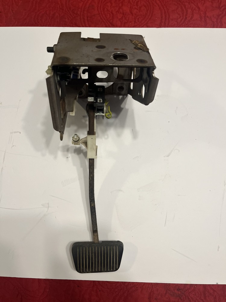 1996-1998 Ford Mustang GT 4.6L V8 Brake Pedal Assembly Replacement