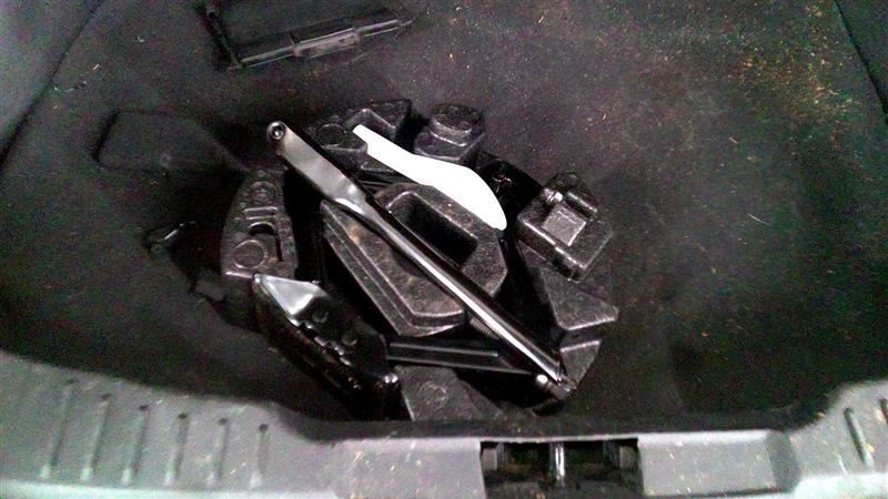 FOCUS     2015 Jack 1044511011 NO FOAM TRAY NO SPARE TIRE