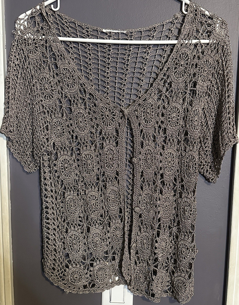 Women's M Gray Crochet Sheer Lightweight V-Neck Tie Front Short Sleeve Top