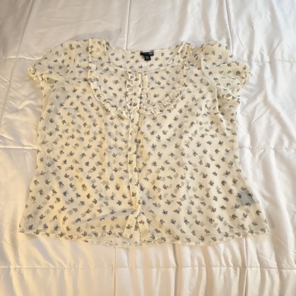 East 5th Ivory Black Floral Ruffle Button Short Sleeve Blouse Women’s Petite PXL