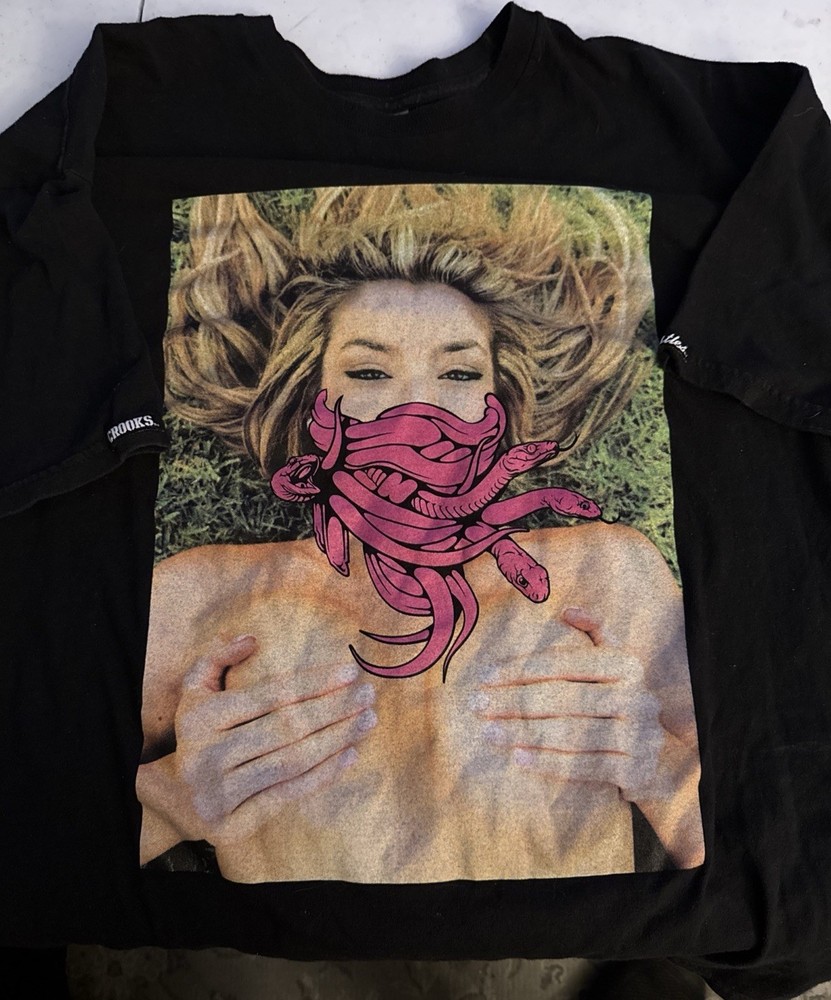 Crooks & Castles Mens T Shirt Sz Medium Topless Medusa Black Used