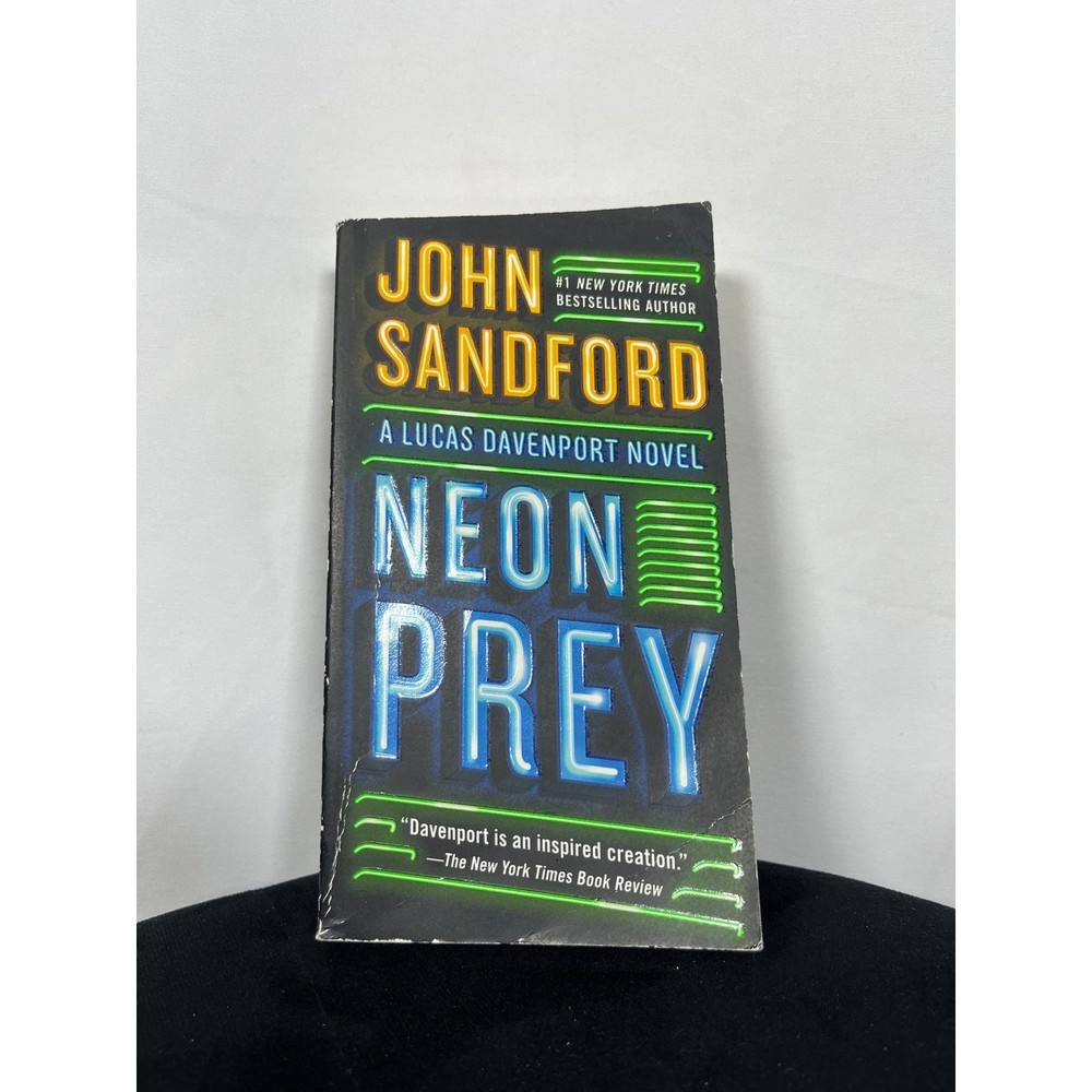 Neon Prey John Sandford Lucas Davenport Novel Paperback 9780525536604 Mystery