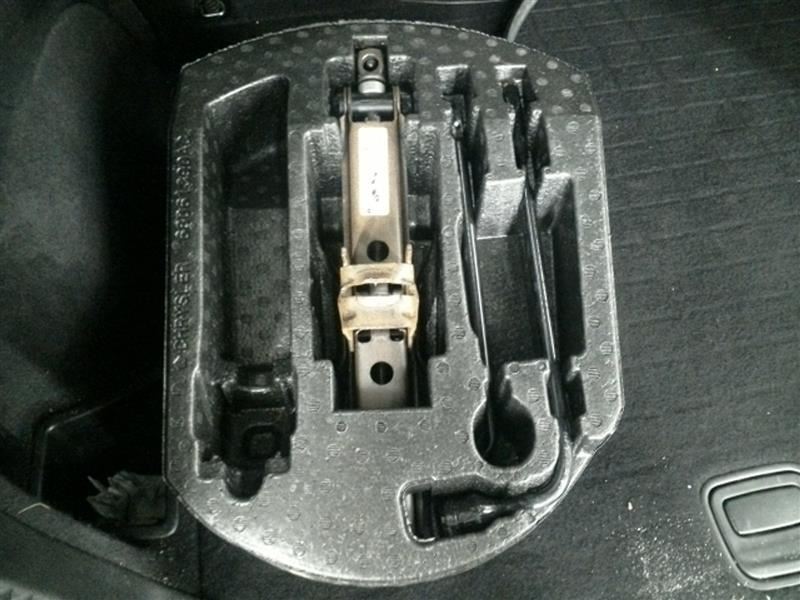 GRANDCHER 2011 Jack 104683997 NO FOAM TRAY NO SPARE TIRE