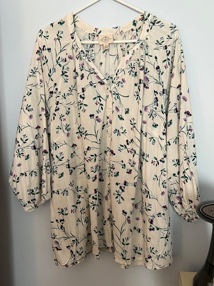 St. Johns Bay Womens Long Sleeve Blouse Slit Crew Neck Floral Button White 2X
