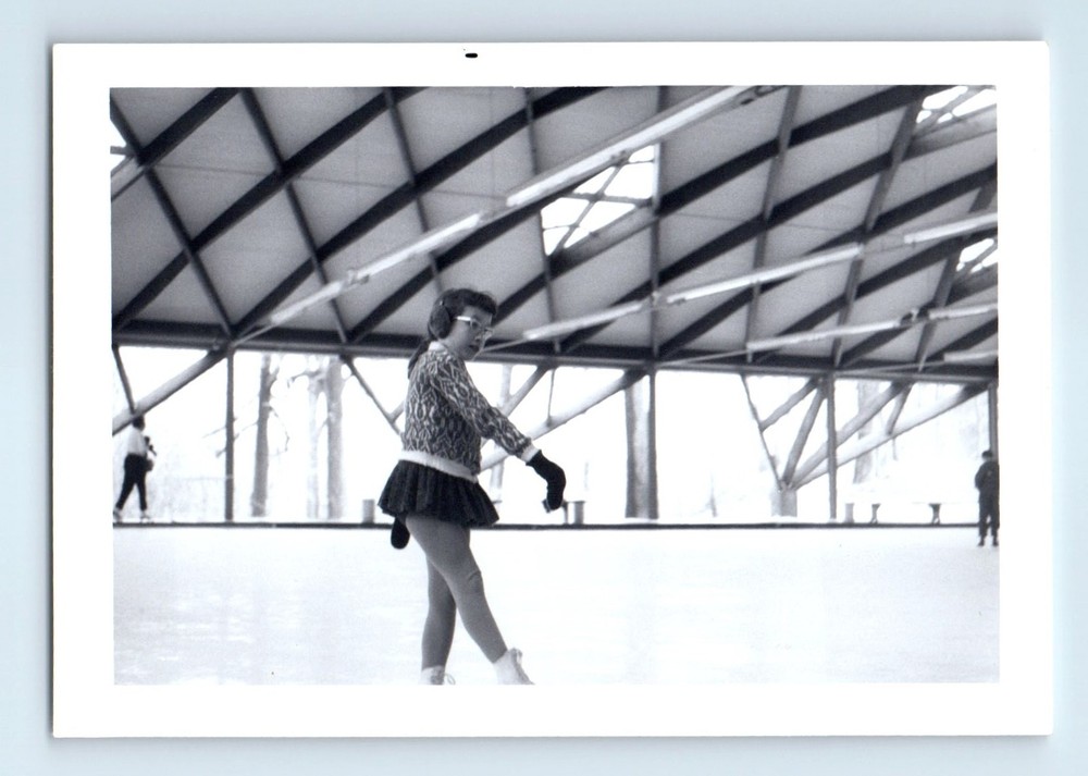 Old Vintage Photo GIRL ICE SKATING FIGURE SKATER FOUND PHOTOGRAPH SNAPSHOT