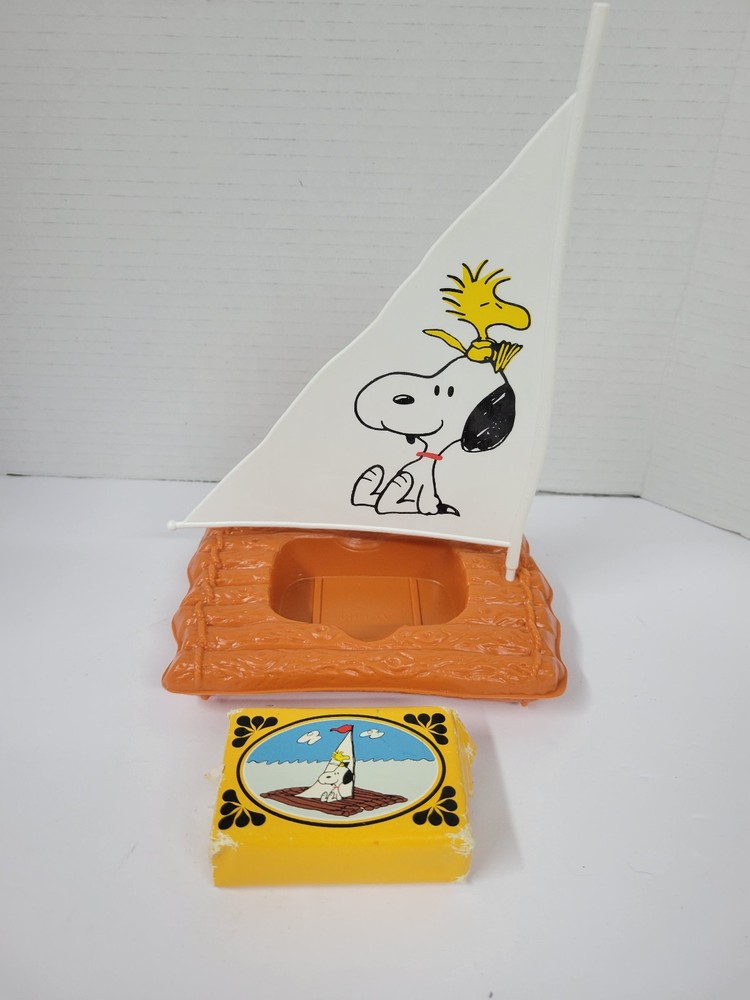 NIB - Vintage Avon Snoopy Come Home soap dish and soap